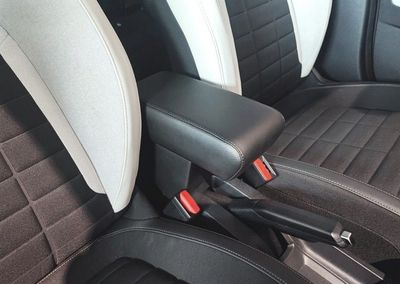 Citroën NEU C3 (2024&gt;) IV phase - die Mittelarmlehne mit Staufach in der Länge verstellbaren