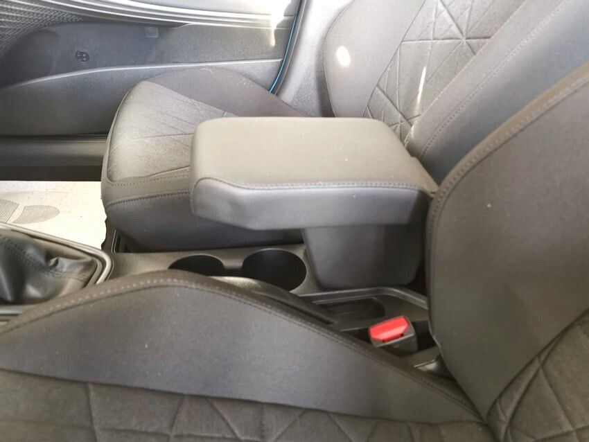 HYUNDAI BAYON (2021&gt;) - Längenverstellbare Mittelarmlehne mit Staufach