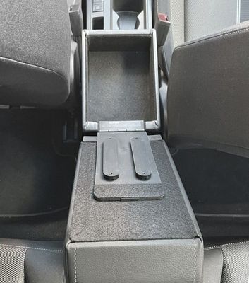 Die Mittelarmlehne mit Staufach für Volkswagen T-ROC in der Länge verstellbaren