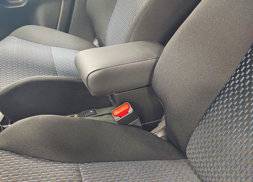 Suzuki Ignis (2016&gt;) - Längenverstellbare Mittelarmlehne mit Staufachr