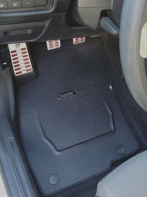 Alfa Romeo - Tappeti in gomma su misura - 2 colori a scelta