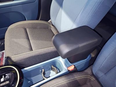 Fiat Grande Panda - accoudoir réglable avec porte-objet