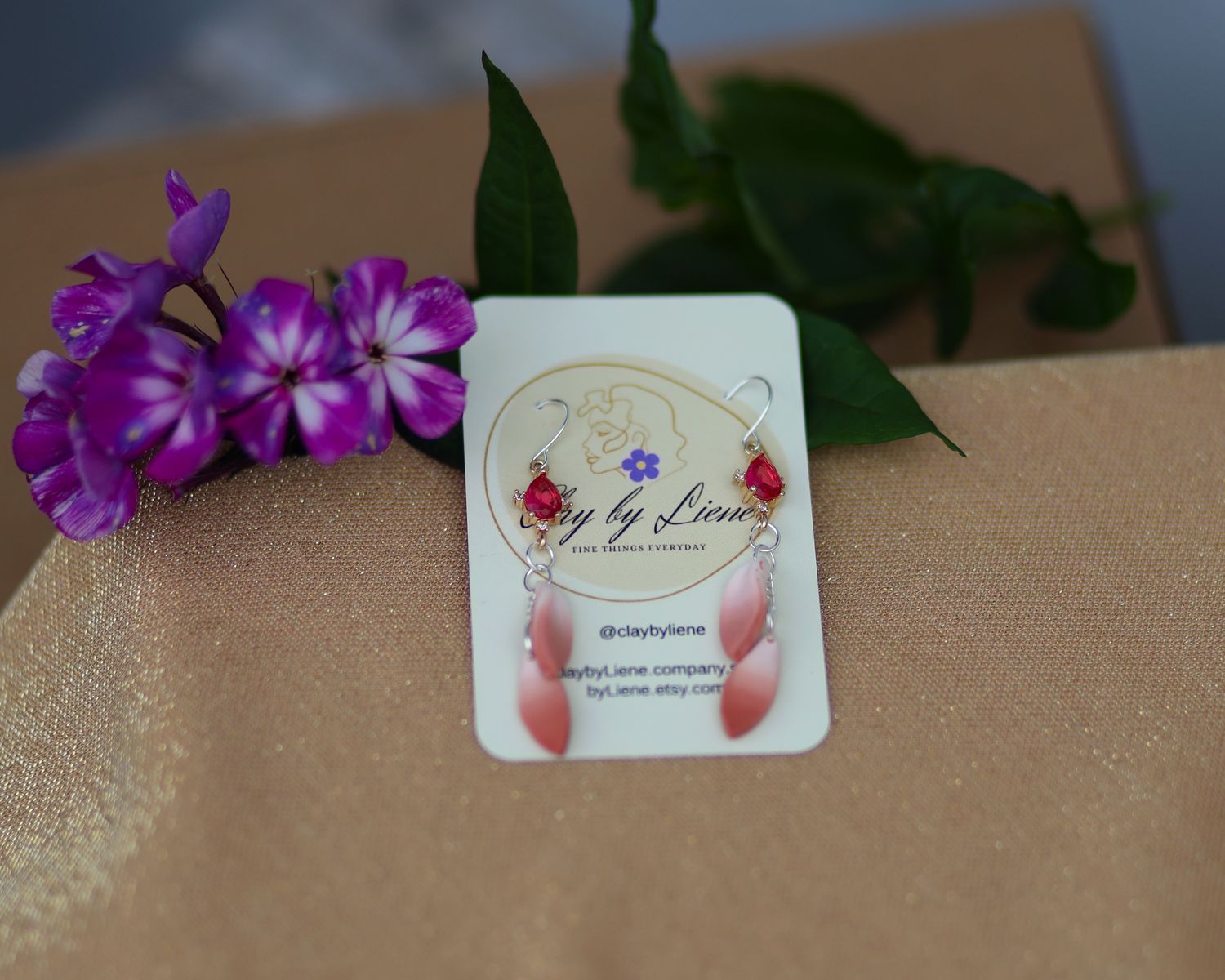 Leafy dangle earrings with zirconia stone