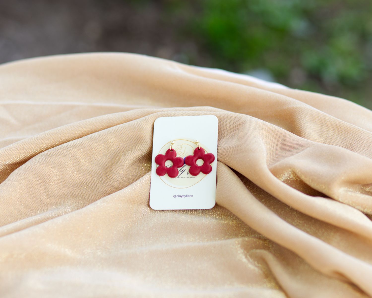 Small daisy earrings (last chance)