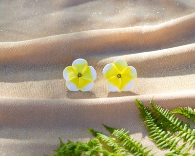 Yellow white ombre flower earrings