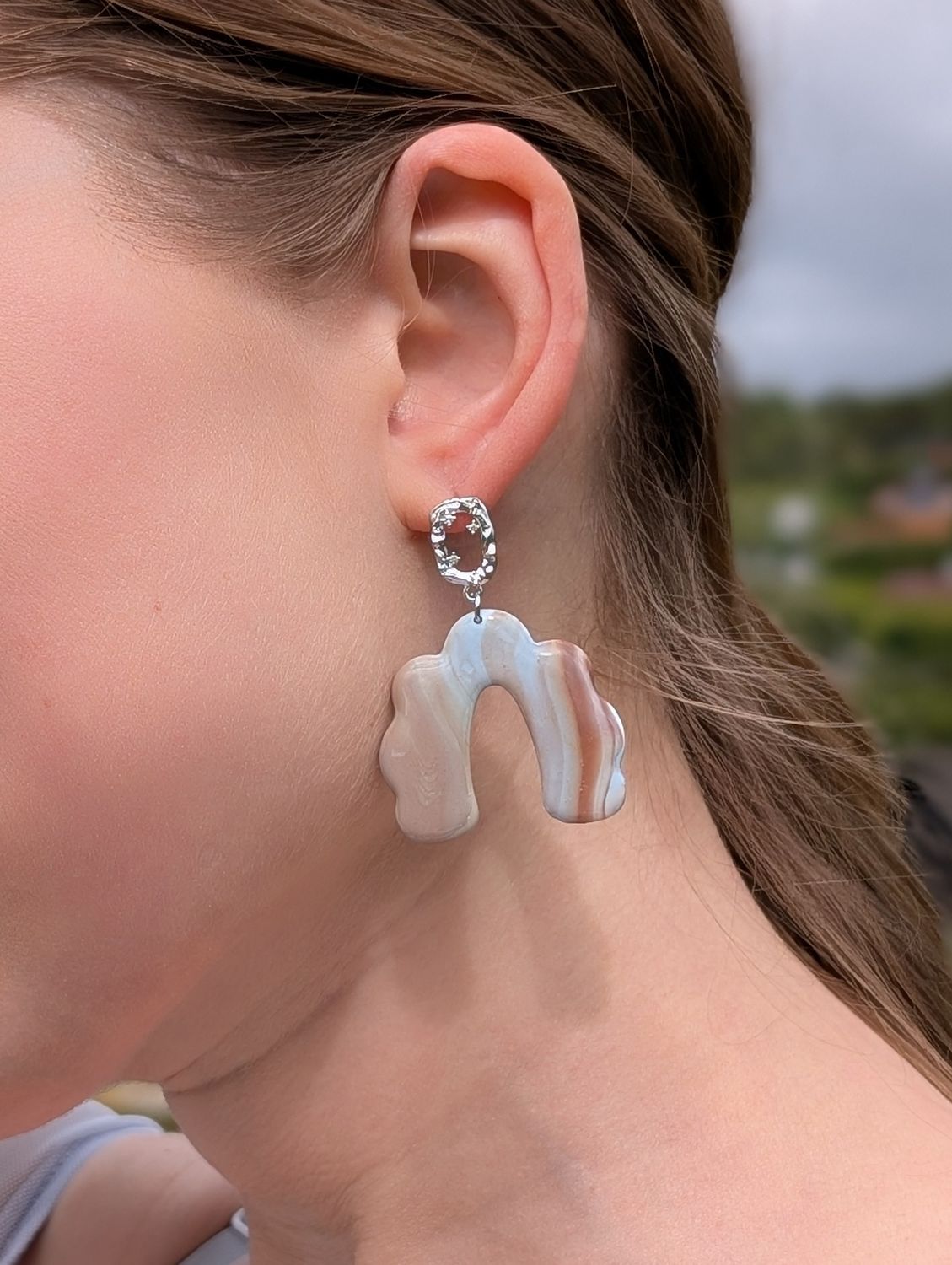 Arch earrings with zirconia stones