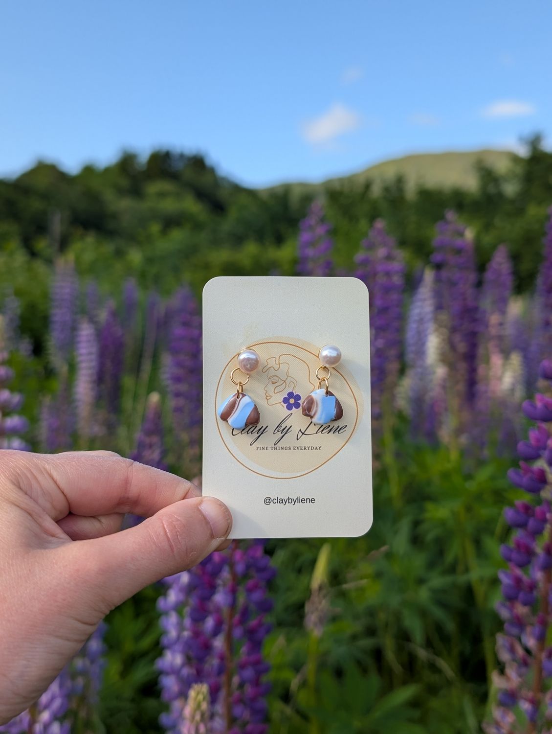 Pearl earrings with polymer leaf pendant