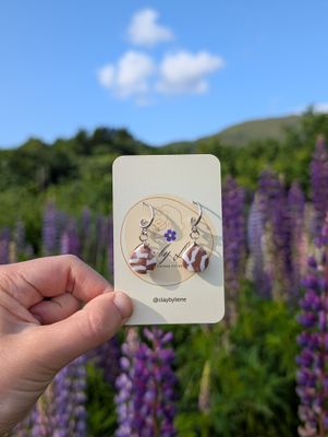 White and brown drop earrings