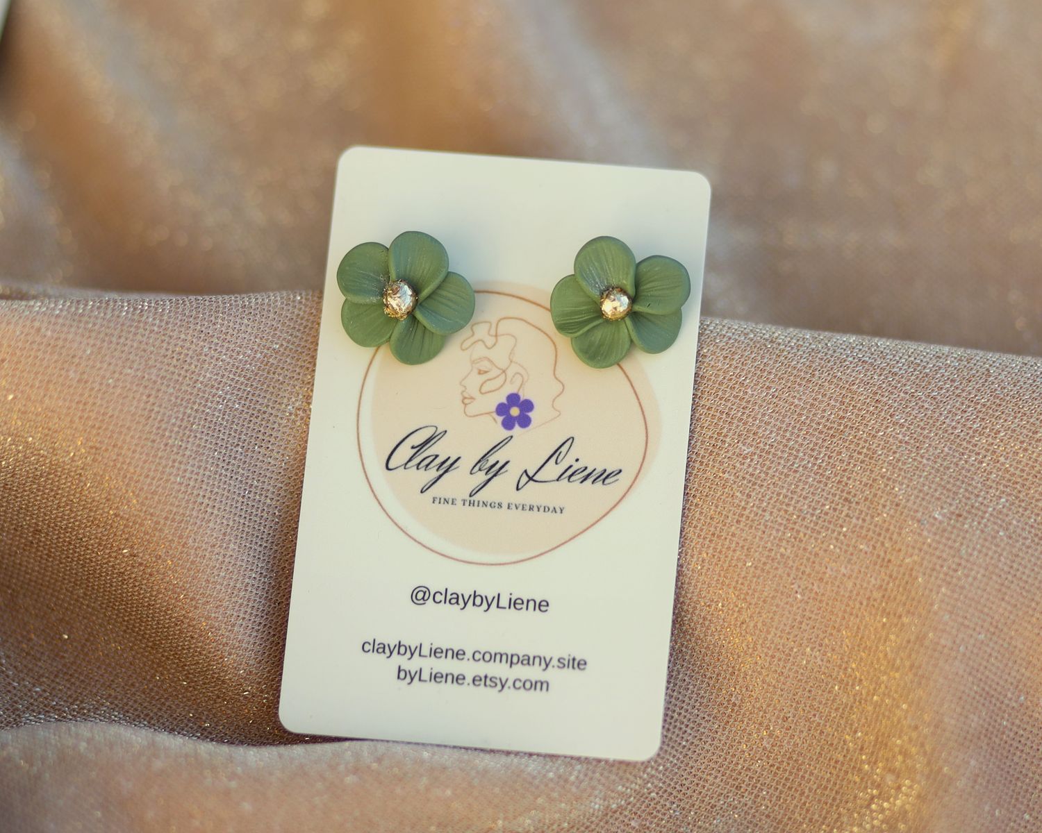 Small flower earrings with big pearl in the middle