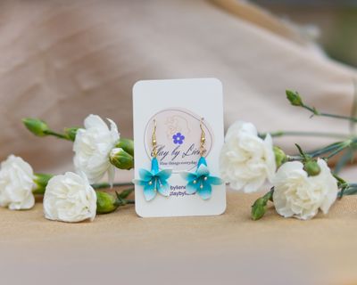 Small lily flower earrings