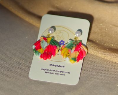 Bright spring clam shell earrings with pearl