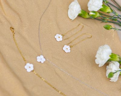 White flower necklace