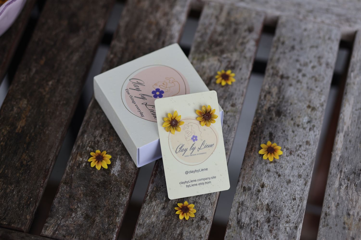 Small sunflower studs