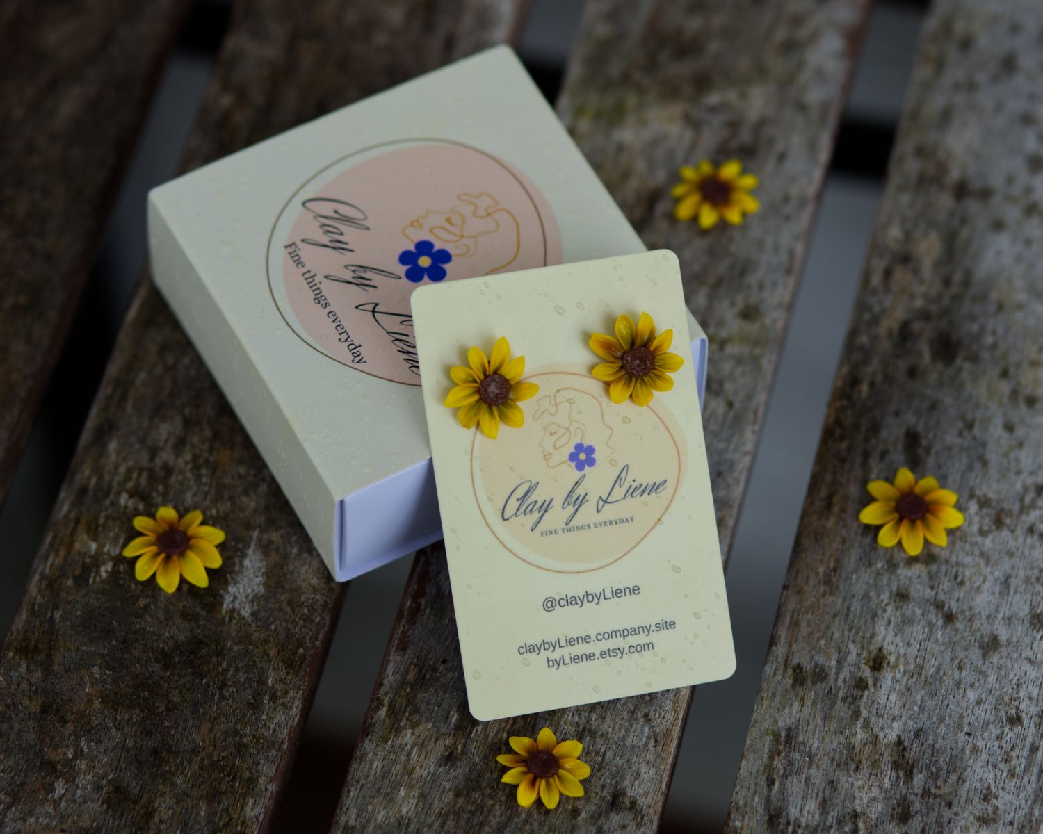Small sunflower studs