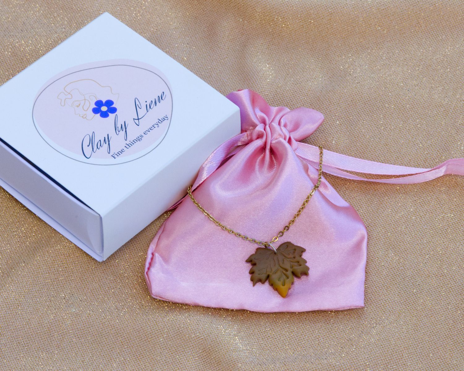 Stainless steel bracelet with maple leaf pendant