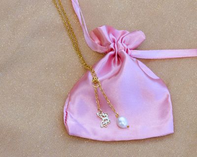 Stainless steel necklace with pearl and butterfly