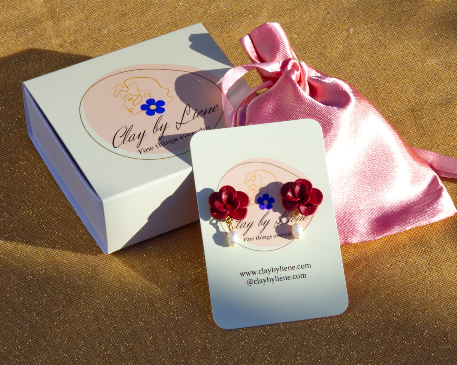 Small flower earrings with pearl