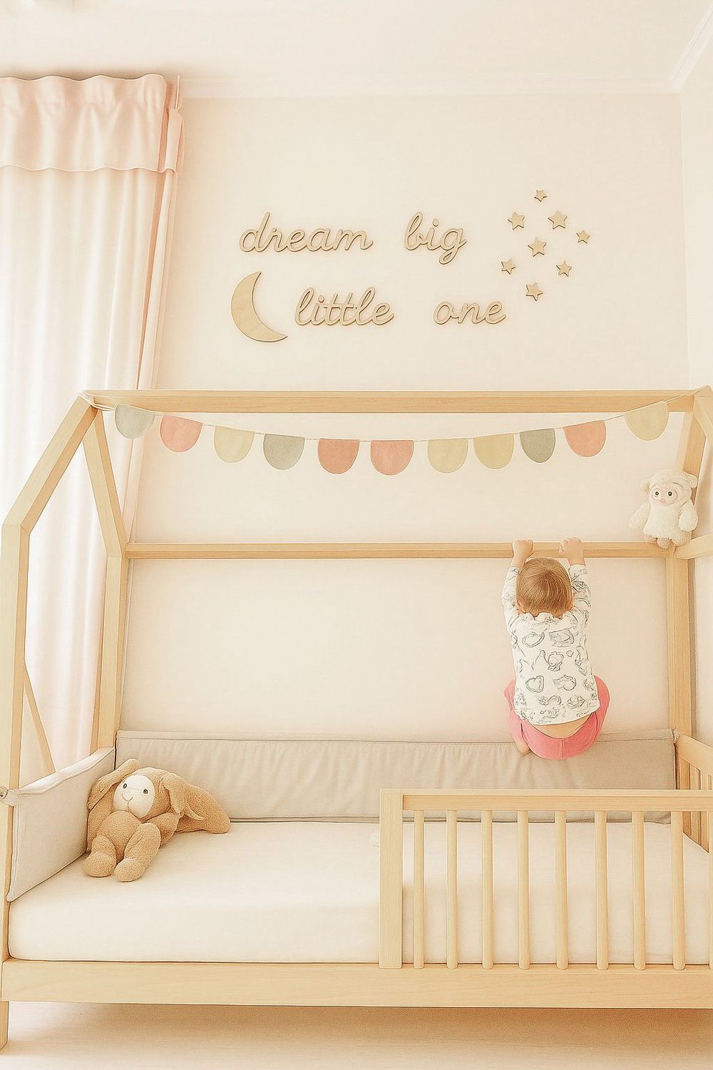Napis na ścianę - dream big little one