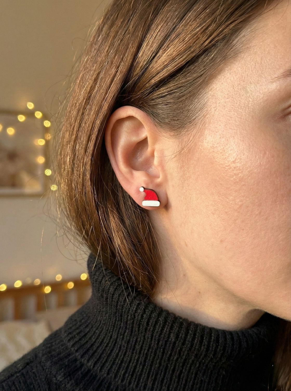 🎅 Drewniane kolczyki – Czapka Mikołaj