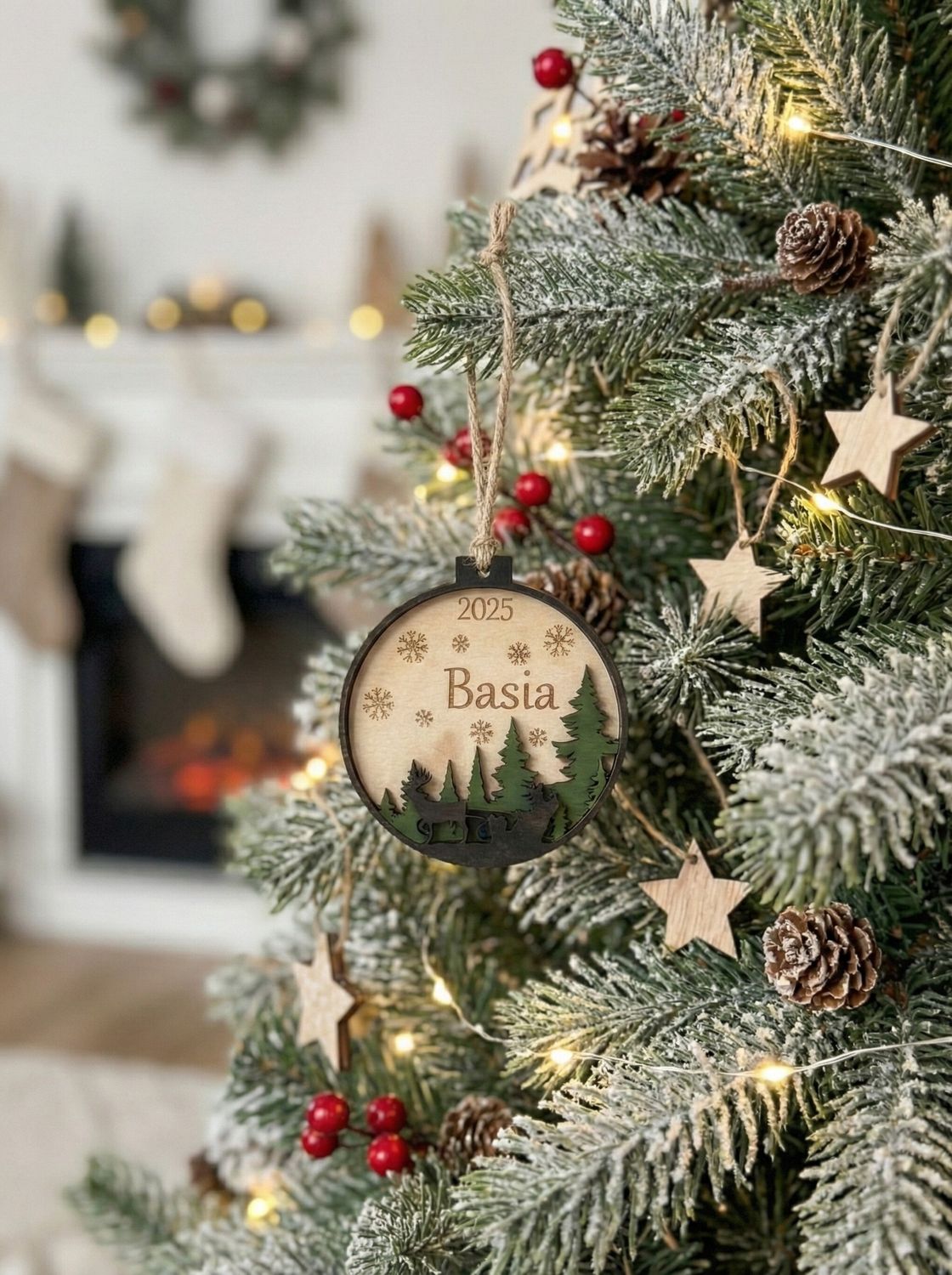 🎄 Drewniana bombka – Personalizowana z imieniem ręcznie malowana