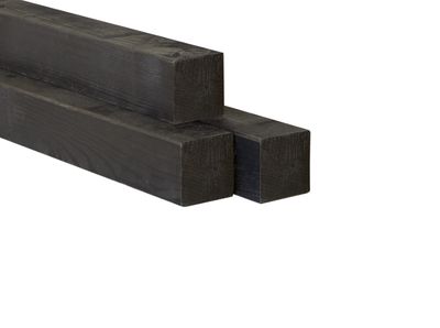 Zwart geïmpregneerd hout
