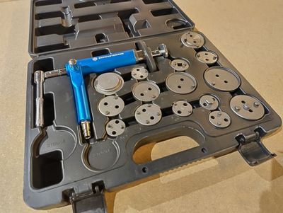 Pneumatic Brake Piston Reset Tool Set 16-piece