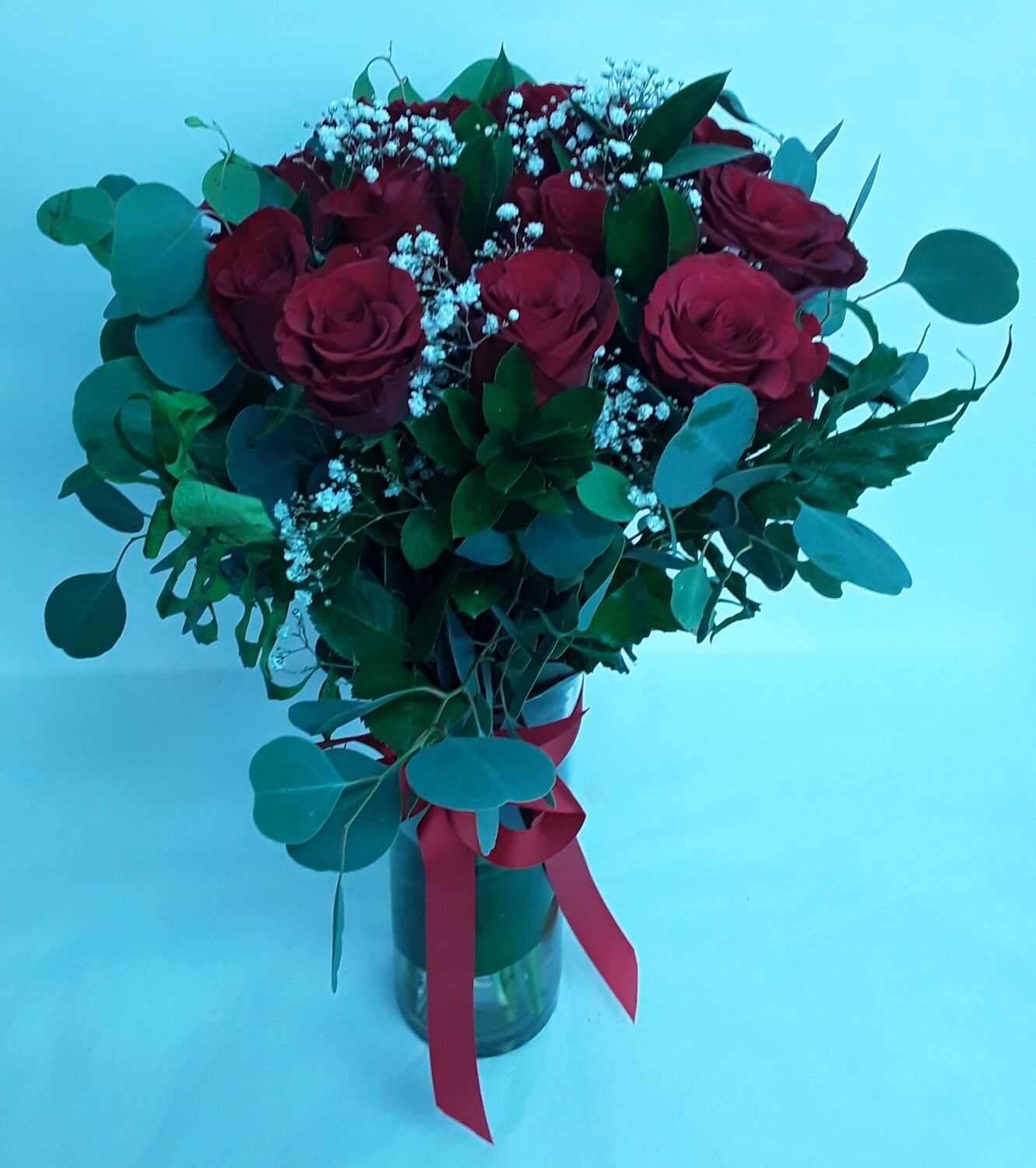 Bouquet with 12 roses in vase