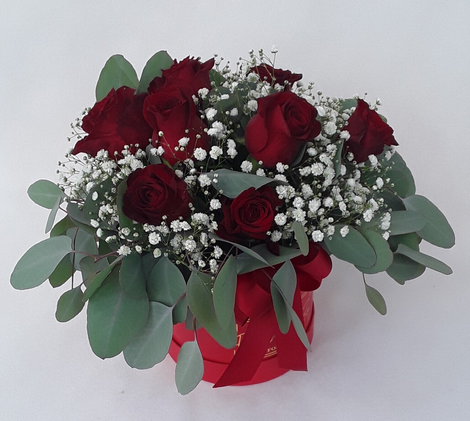 9 roses with gypsofillum in a box!!!
