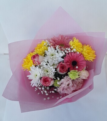 Mixed flowers in a bouquet!!