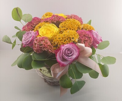 M05---Mixed flowers in basket