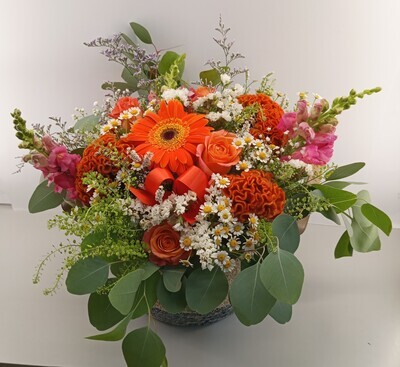 M06---Mixed flowers in basket