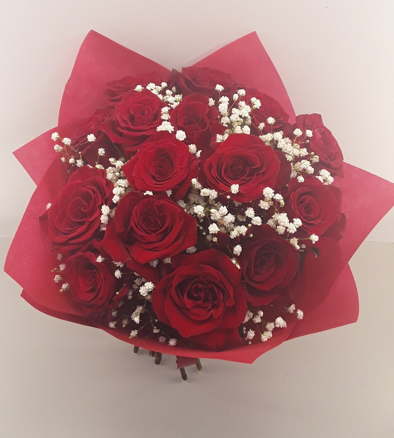 15 red roses in a bouquet!!