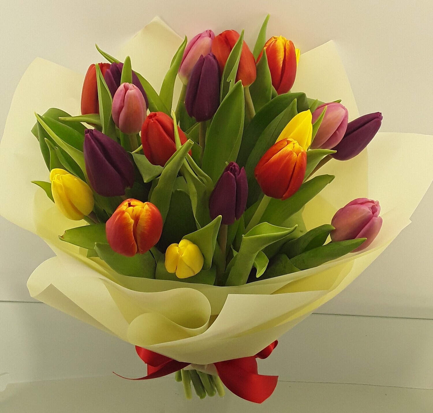 B2403--25 mixed tulips in a bouquet!!!
