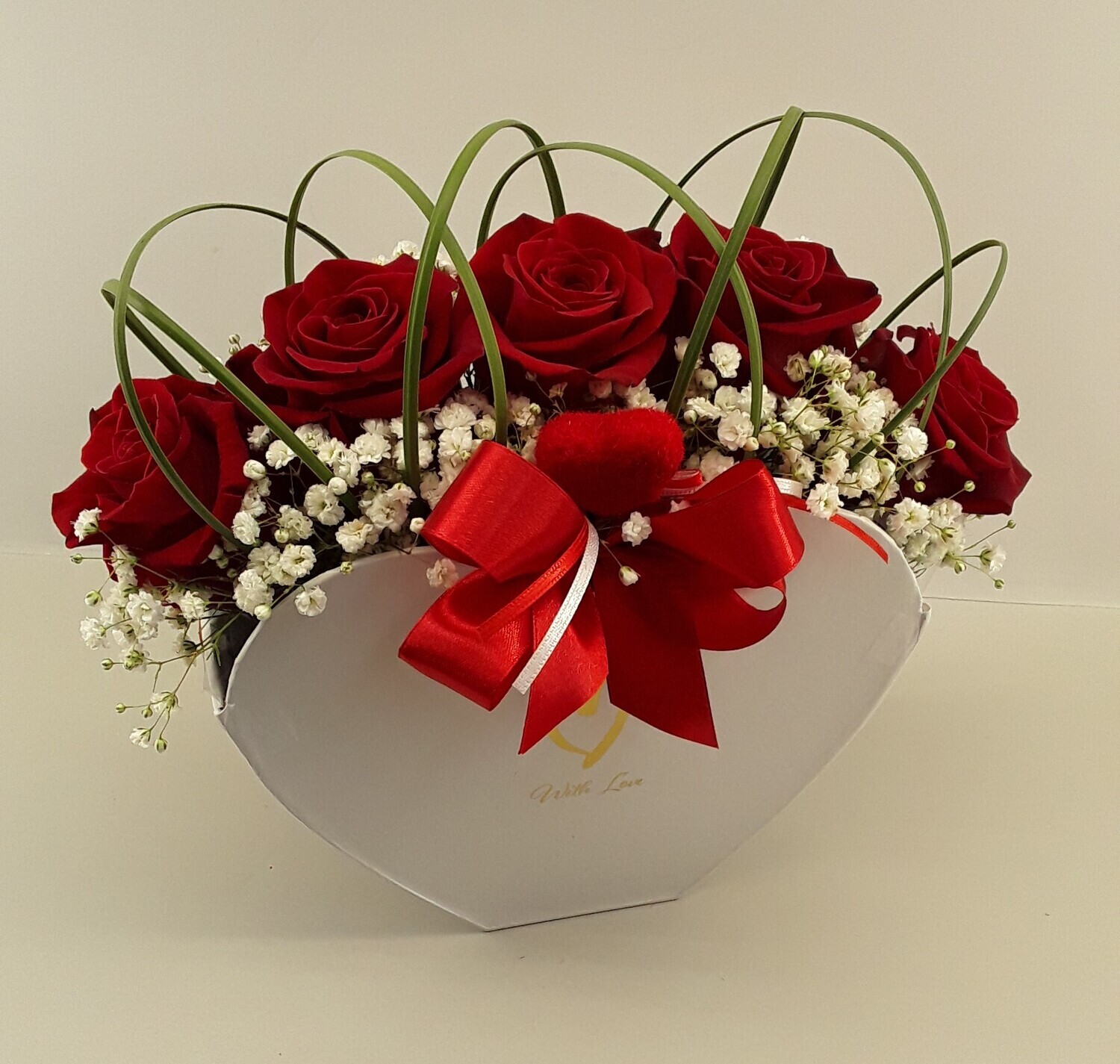 B2433--Red roses in white heart box!!