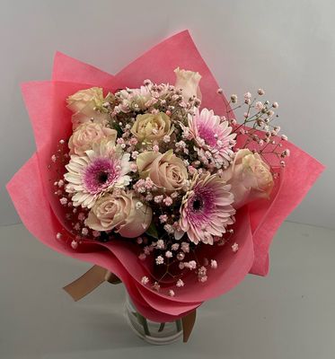 B14--Pink Roses &amp; Gerberas Bouquet