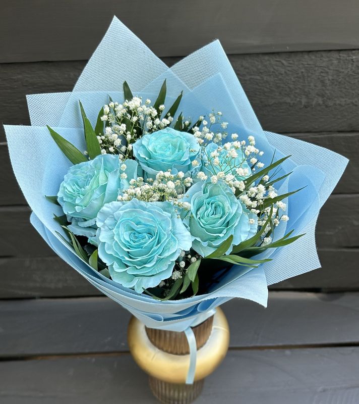 Bouquet With 5 Light Blue Roses