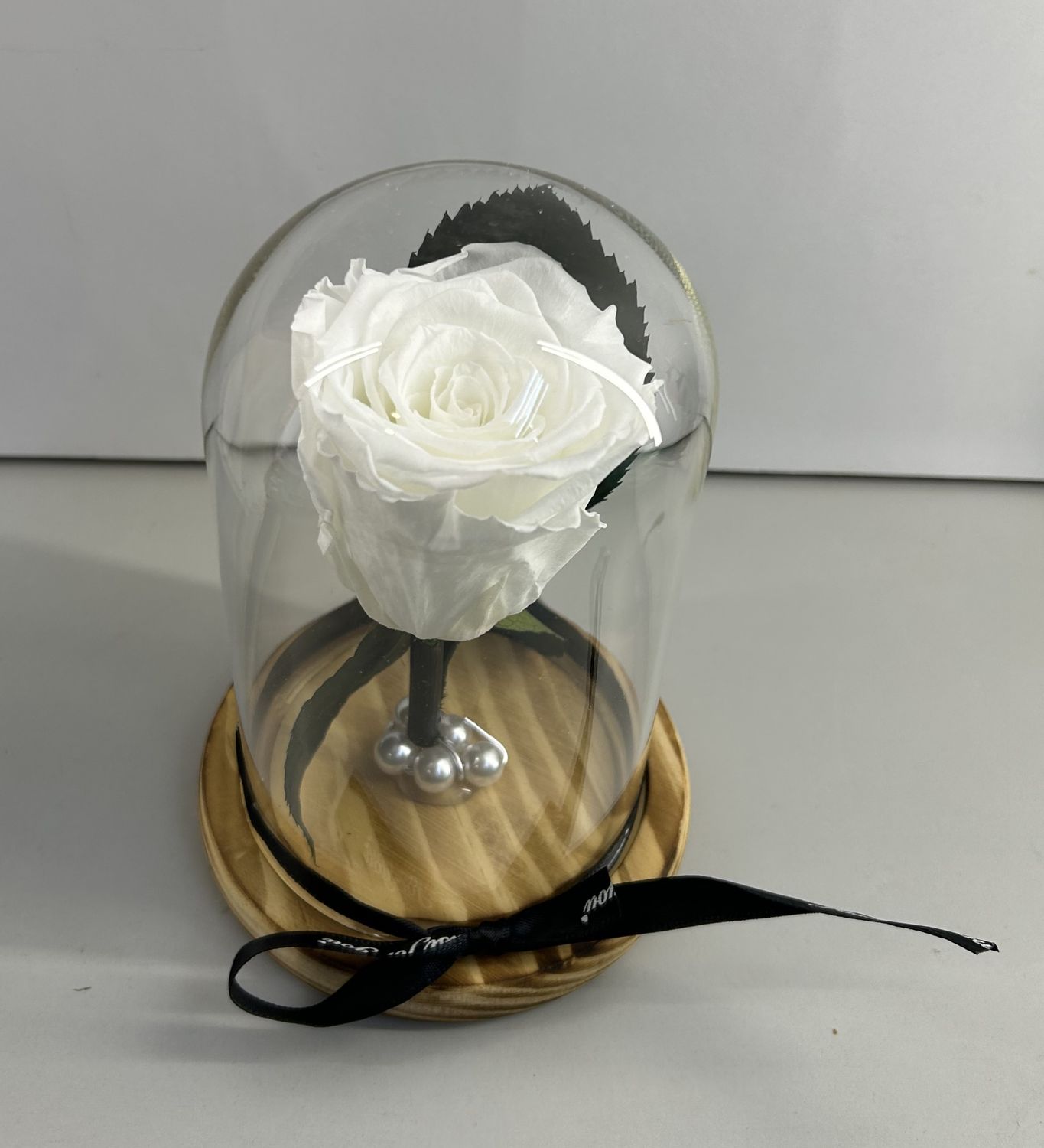 F10 - White Forever Rose in glass