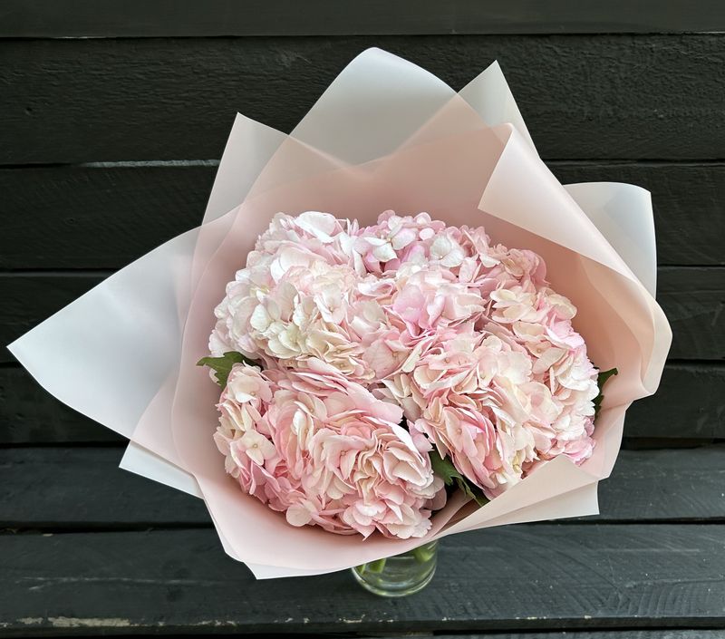 B03 - Pink Hydrangeas Bouquet