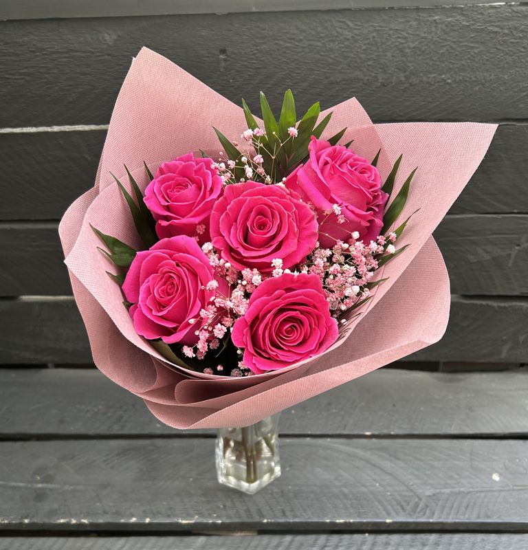 Bouquet with 5 Fuchsia Roses