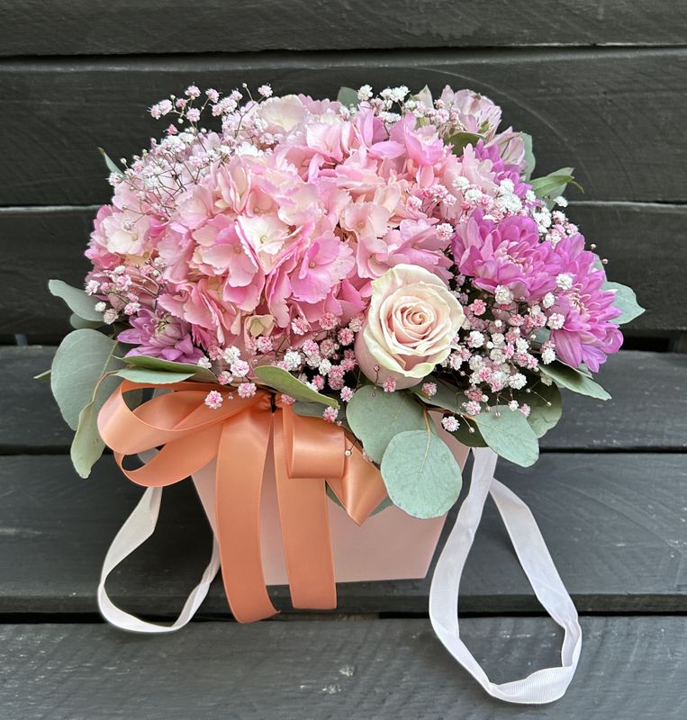 M03 - Mixed Flowers in a box