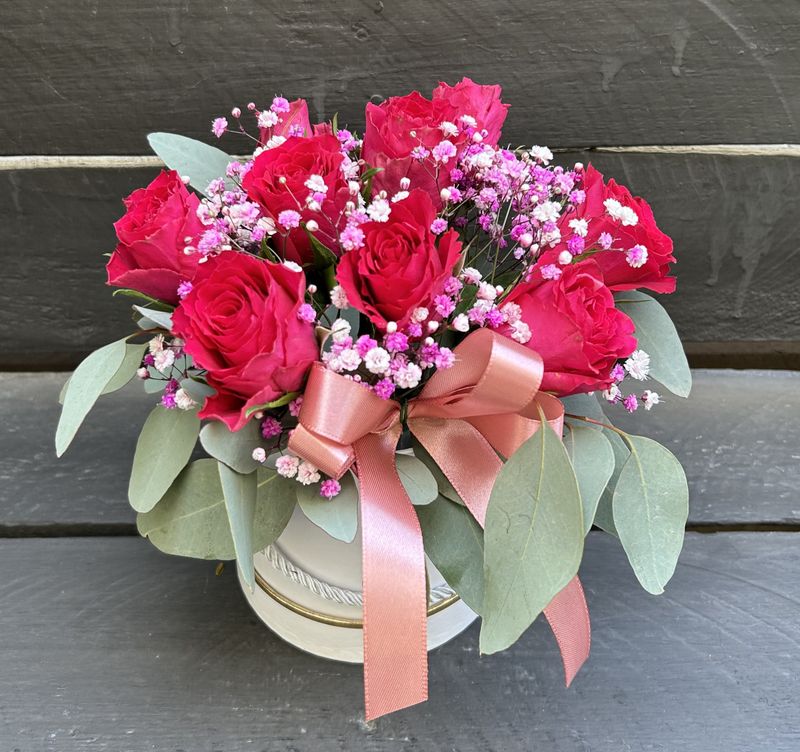 M19 - Fuchsia Roses in a box