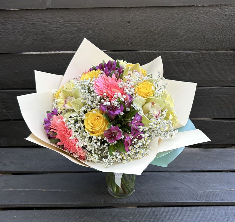 B10 - Mixed Flowers Bouquet
