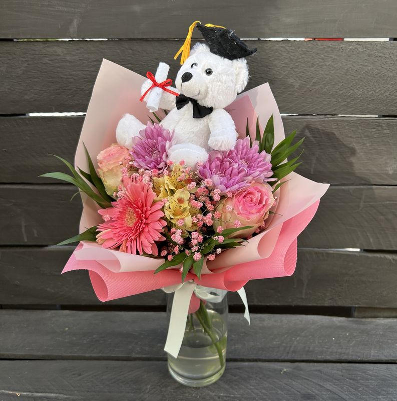 B01 - Graduation Bouquet with Teddy