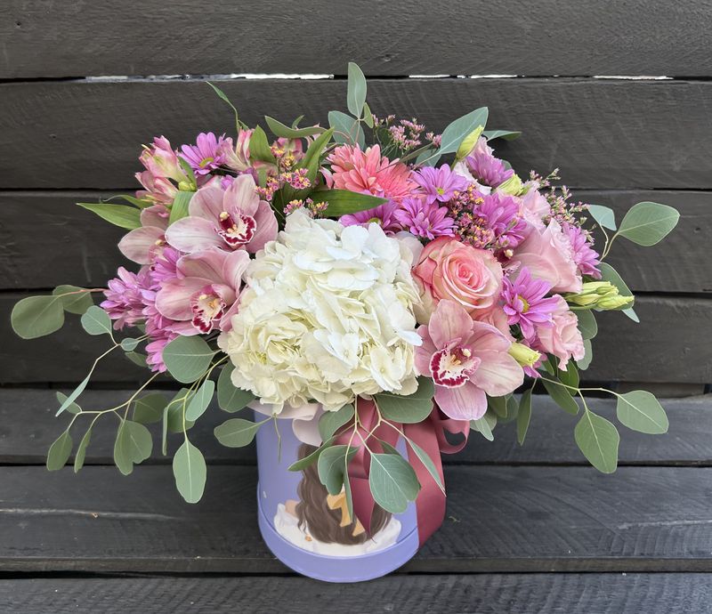 M09 - Mixed Flowers in a box