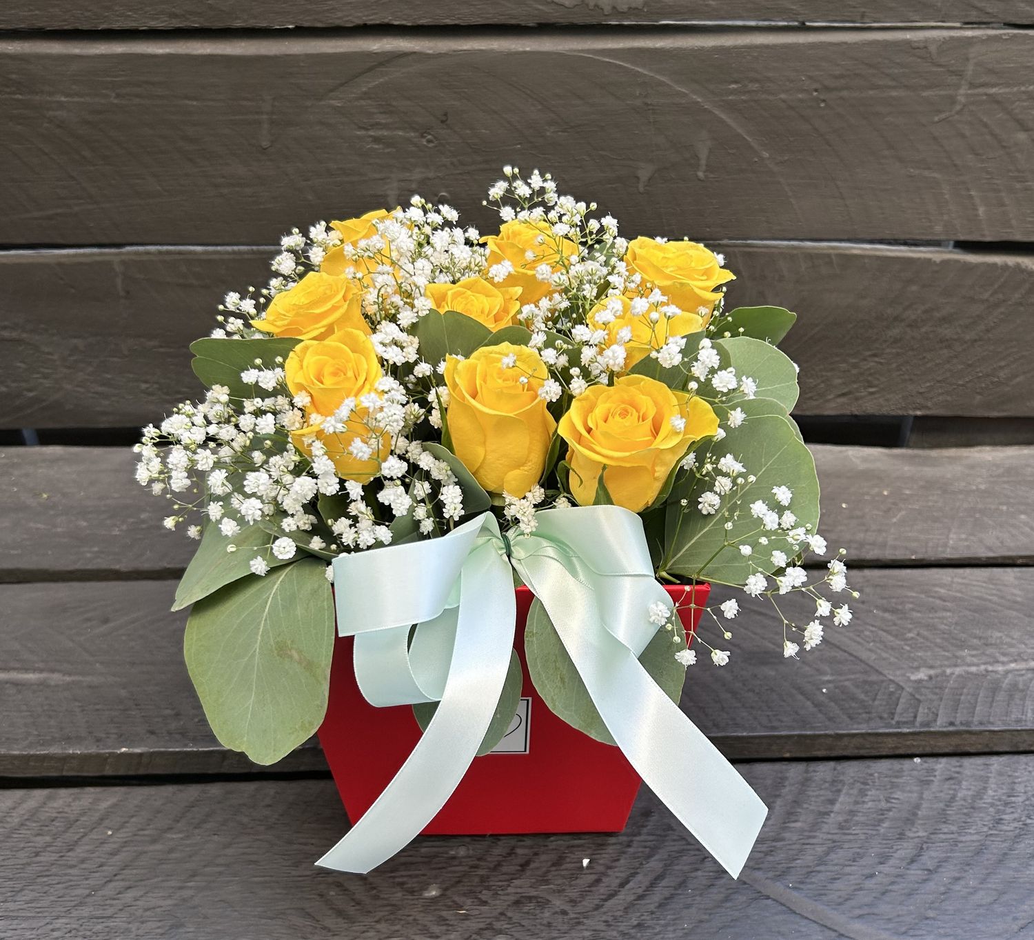 M14 - 9 Yellow Roses in a box