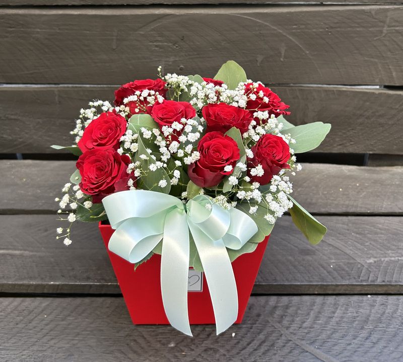 M12 - 9 Red Roses in a box