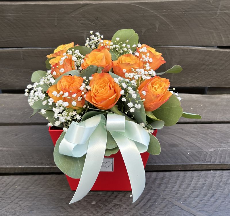 M13 - 9 Orange Roses in a box