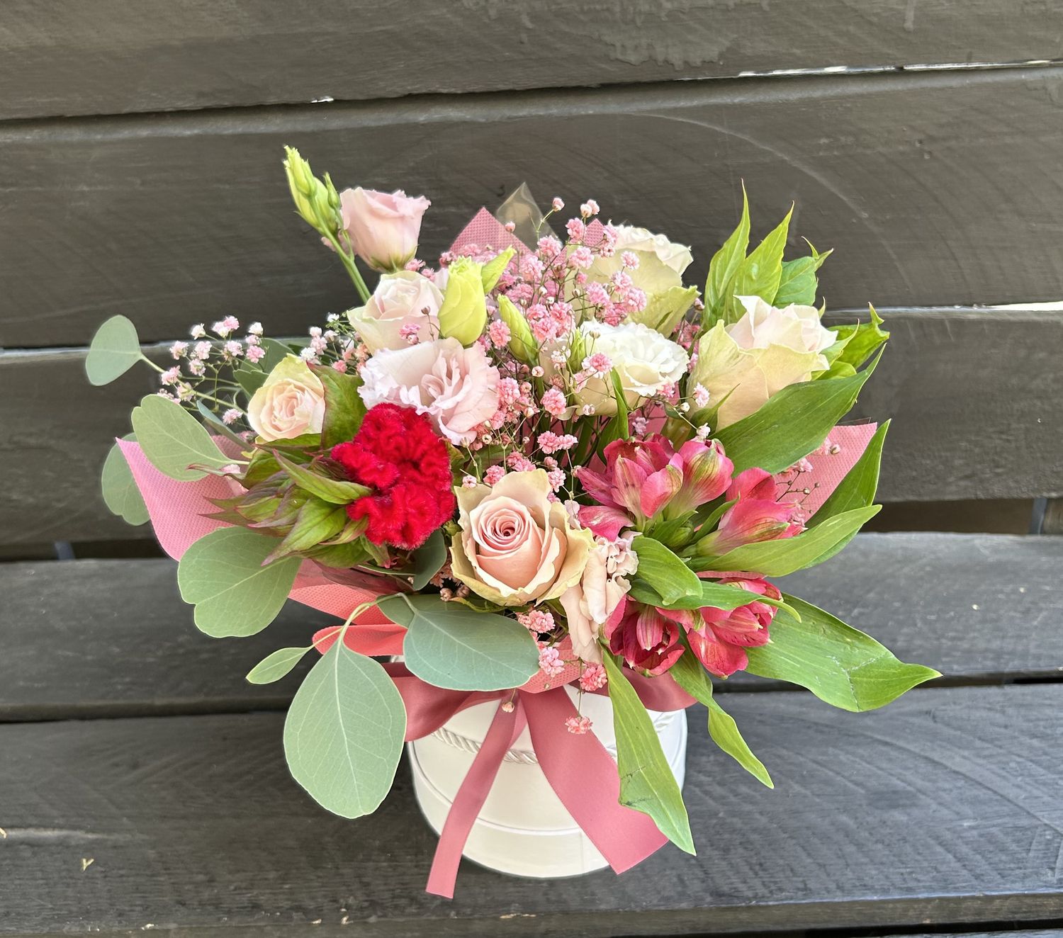 M08 - Mixed Flowers in a box