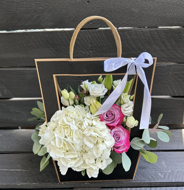 M09 - Mixed Flowers in a bag