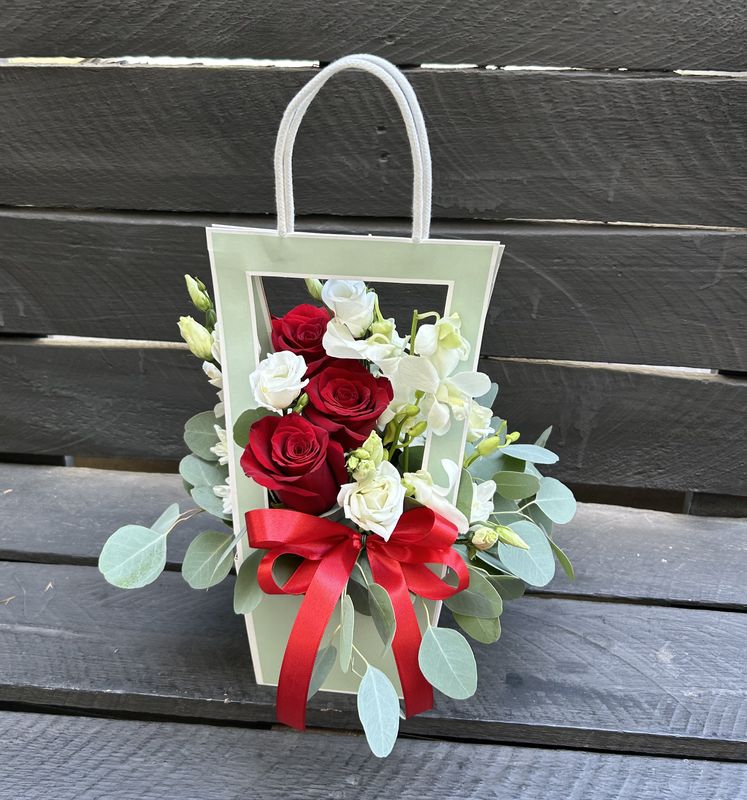 M04 - Mixed flowers in a bag